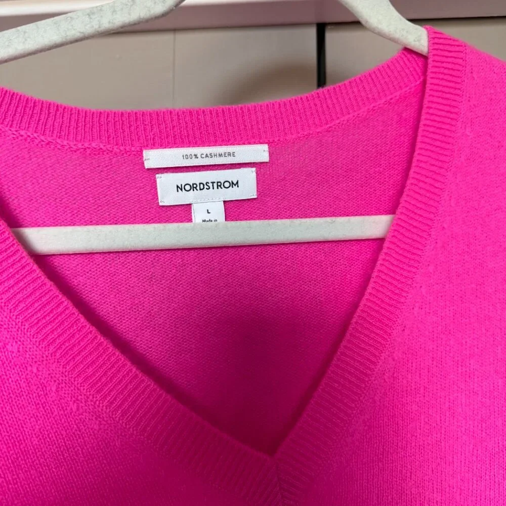 Nordstrom 100% Cashmere Fuscia V-Neck Sweater - Size L - Picture 3 of 3